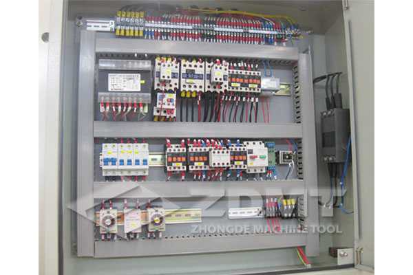 电控箱.jpg 电控箱.jpg